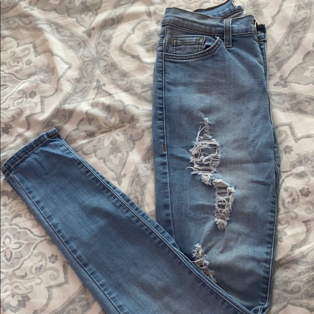 HIGH WAISTED DISTRESSED JEANS